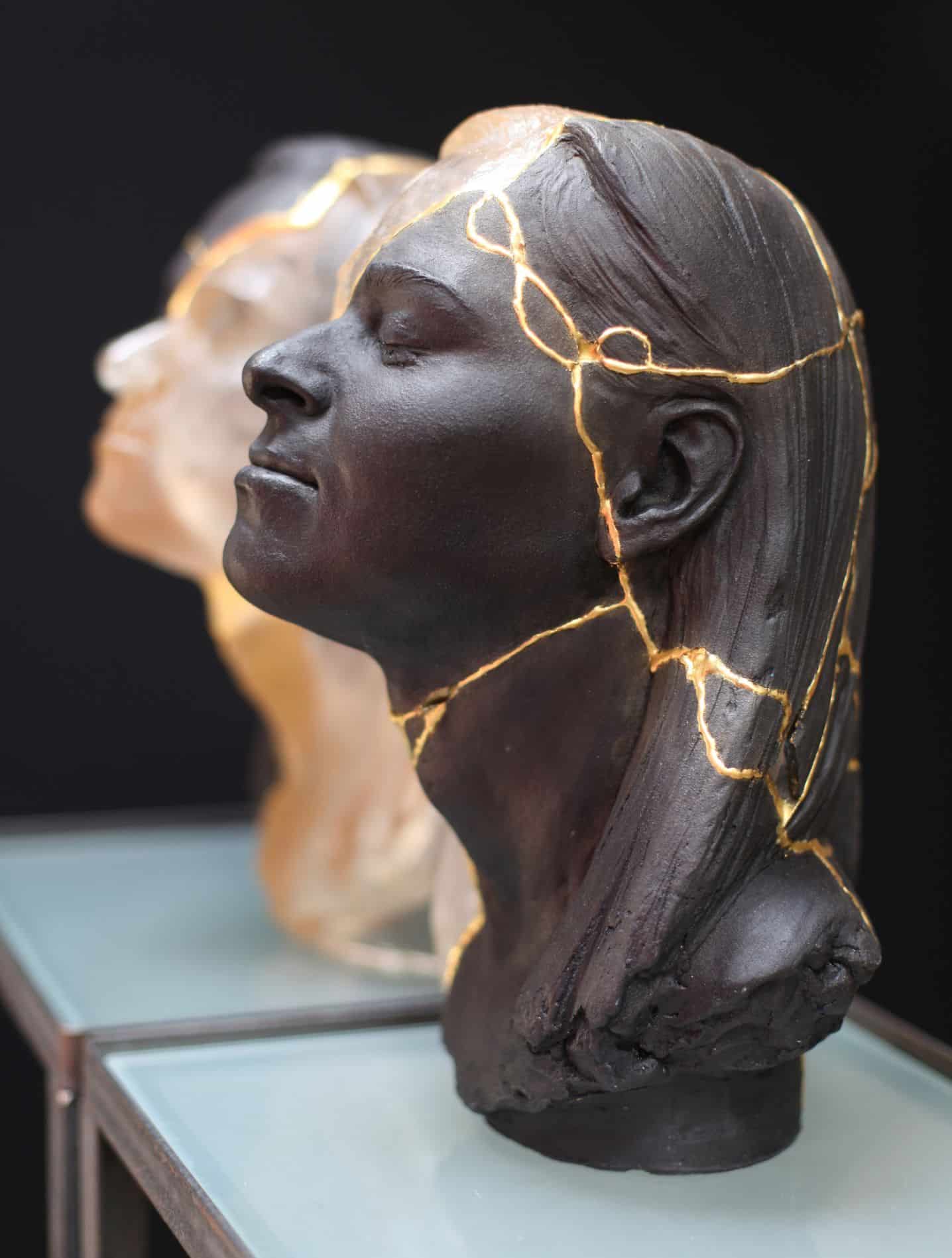 Statue représentant le kintsugi et la pleine lune en capricorne de Juin 2026